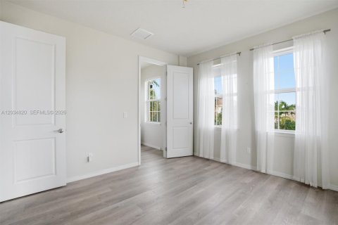 Купить виллу или дом в Холливуд, Флорида 4 спальни, 232.44м2, № 2086062 - фото 29