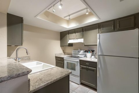 Condo in Gainesville, Florida, 2 bedrooms  № 1717823 - photo 11