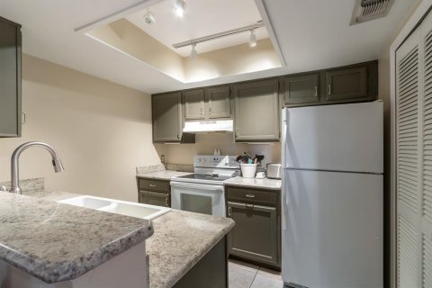 Condo in Gainesville, Florida, 2 bedrooms  № 1717823 - photo 12