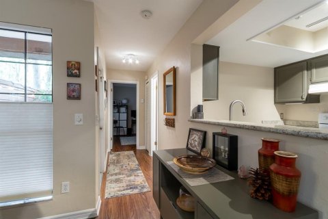 Condo in Gainesville, Florida, 2 bedrooms  № 1717823 - photo 10