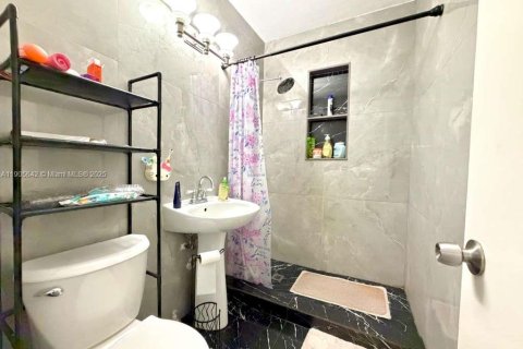 Купить виллу или дом в Вест-Парк, Флорида 3 спальни, 102.75м2, № 1956375 - фото 1