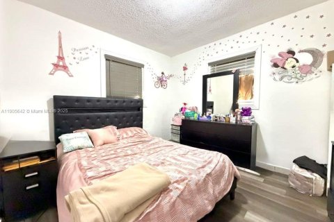 Купить виллу или дом в Вест-Парк, Флорида 3 спальни, 102.75м2, № 1956375 - фото 2