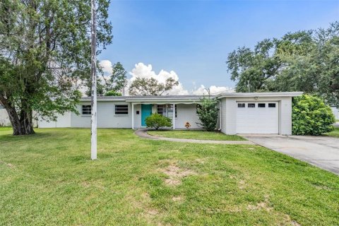 House in Saint Petersburg, Florida 3 bedrooms, 151.24 sq.m. № 1876732 - photo 1