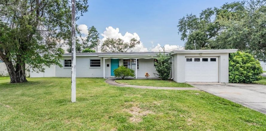 House in Saint Petersburg, Florida 3 bedrooms, 151.24 sq.m. № 1876732