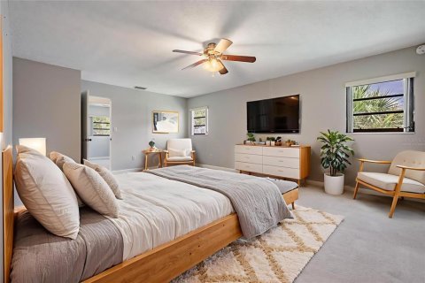 House in Saint Petersburg, Florida 3 bedrooms, 151.24 sq.m. № 1876732 - photo 12