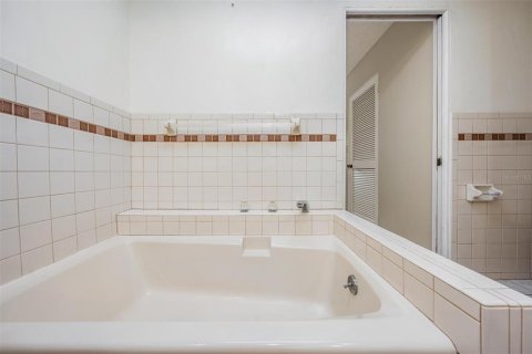 House in Saint Petersburg, Florida 3 bedrooms, 151.24 sq.m. № 1876732 - photo 16