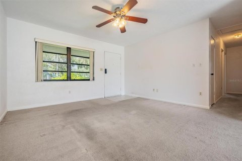 House in Saint Petersburg, Florida 3 bedrooms, 151.24 sq.m. № 1876732 - photo 4