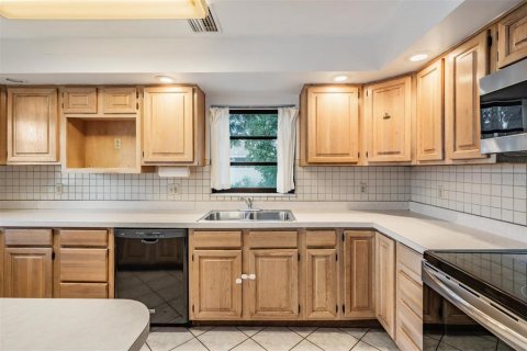 House in Saint Petersburg, Florida 3 bedrooms, 151.24 sq.m. № 1876732 - photo 8