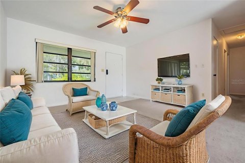House in Saint Petersburg, Florida 3 bedrooms, 151.24 sq.m. № 1876732 - photo 3