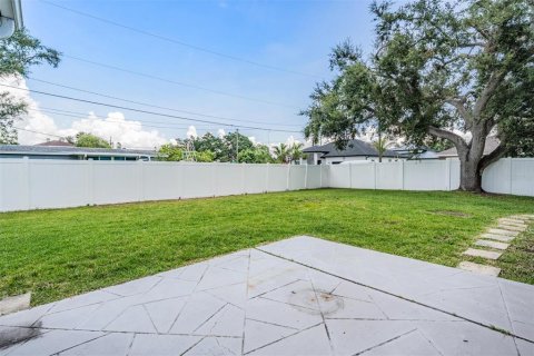 House in Saint Petersburg, Florida 3 bedrooms, 151.24 sq.m. № 1876732 - photo 27