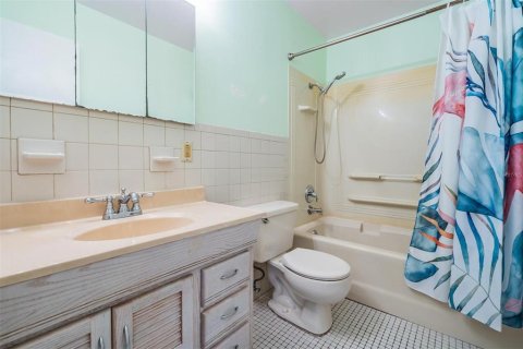 House in Saint Petersburg, Florida 3 bedrooms, 151.24 sq.m. № 1876732 - photo 21
