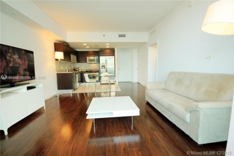 Condo in Miami, Florida, 1 bedroom № 2183237 - photo 2