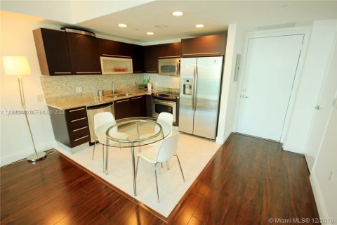 Condo in Miami, Florida, 1 bedroom № 2183237 - photo 6
