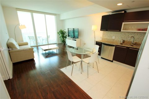 Condo in Miami, Florida, 1 bedroom № 2183237 - photo 5