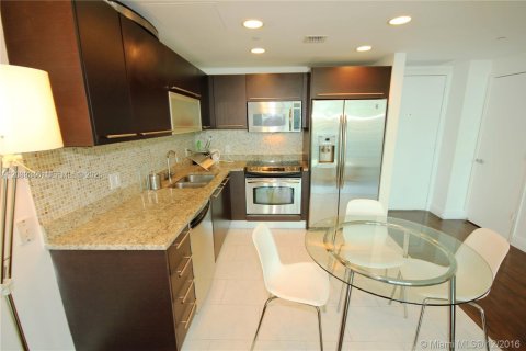 Condo in Miami, Florida, 1 bedroom № 2183237 - photo 7