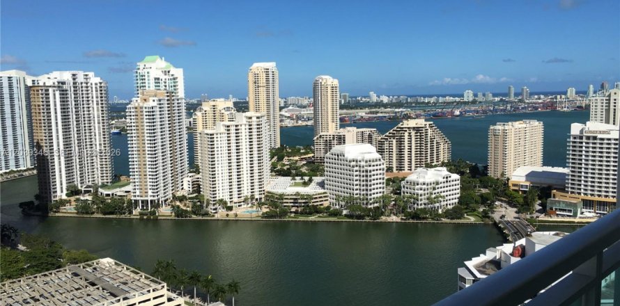 Condo in Miami, Florida, 1 bedroom № 2183237
