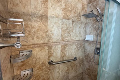 House in Hialeah, Florida 4 bedrooms, 192.87 sq.m. № 2004249 - photo 16