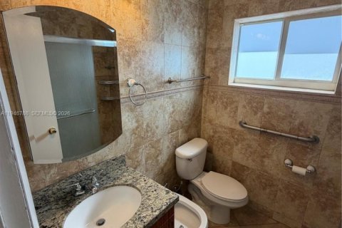 House in Hialeah, Florida 4 bedrooms, 192.87 sq.m. № 2004249 - photo 17