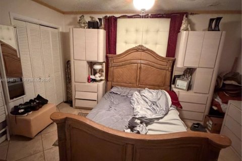 House in Hialeah, Florida 4 bedrooms, 192.87 sq.m. № 2004249 - photo 25