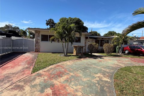 Casa en Hialeah, Florida 4 dormitorios, 192.87 m2 № 2004249