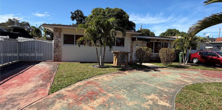 House in Hialeah, Florida 4 bedrooms, 192.87 sq.m. № 2004249