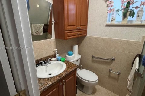 House in Hialeah, Florida 4 bedrooms, 192.87 sq.m. № 2004249 - photo 26