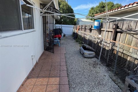 House in Hialeah, Florida 4 bedrooms, 192.87 sq.m. № 2004249 - photo 22