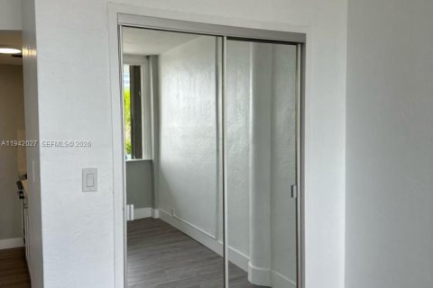 Купить кондоминиум в Майами-Бич, Флорида 2337.7м2, № 2088746 - фото 11