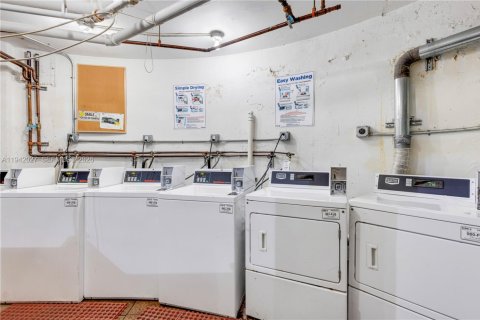 Купить кондоминиум в Майами-Бич, Флорида 2337.7м2, № 2088746 - фото 19