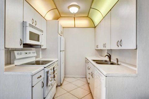 Condominio en venta en Deerfield Beach, Florida, 1 dormitorio, 68.56 m2 № 1978127 - foto 2