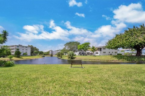 Condominio en venta en Deerfield Beach, Florida, 1 dormitorio, 68.56 m2 № 1978127 - foto 11