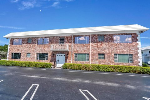 Condo in Pompano Beach, Florida, 2 bedrooms  № 1151869 - photo 1