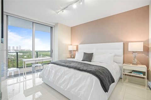 Condo in North Miami Beach, Florida, 2 bedrooms  № 1893206 - photo 16