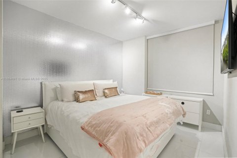 Condo in North Miami Beach, Florida, 2 bedrooms  № 1893206 - photo 24