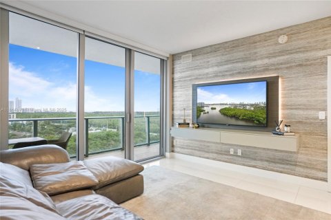 Condo in North Miami Beach, Florida, 2 bedrooms  № 1893206 - photo 13