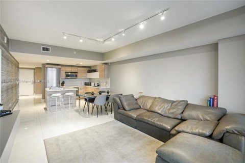 Condo in North Miami Beach, Florida, 2 bedrooms  № 1893206 - photo 15