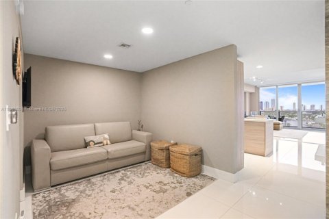 Condo in North Miami Beach, Florida, 2 bedrooms  № 1893206 - photo 28