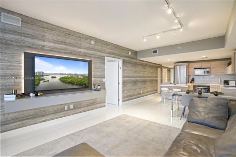 Condo in North Miami Beach, Florida, 2 bedrooms  № 1893206 - photo 1