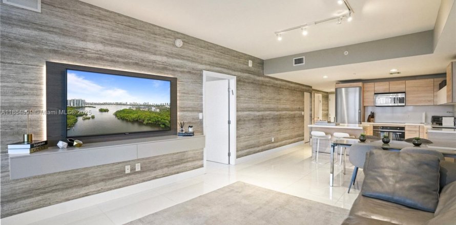 Condo in North Miami Beach, Florida, 2 bedrooms  № 1893206