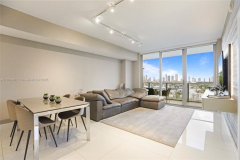 Condo in North Miami Beach, Florida, 2 bedrooms  № 1893206 - photo 9