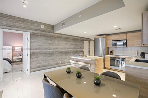 Condo in North Miami Beach, Florida, 2 bedrooms  № 1893206 - photo 12