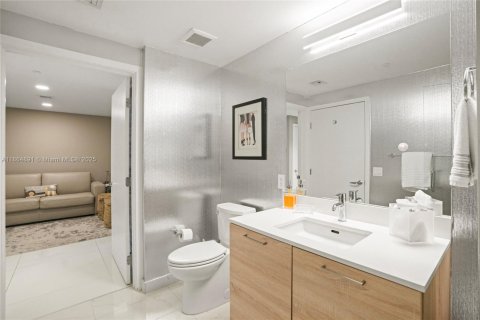 Condo in North Miami Beach, Florida, 2 bedrooms  № 1893206 - photo 27