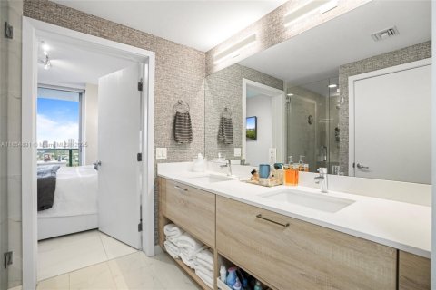 Condo in North Miami Beach, Florida, 2 bedrooms  № 1893206 - photo 21