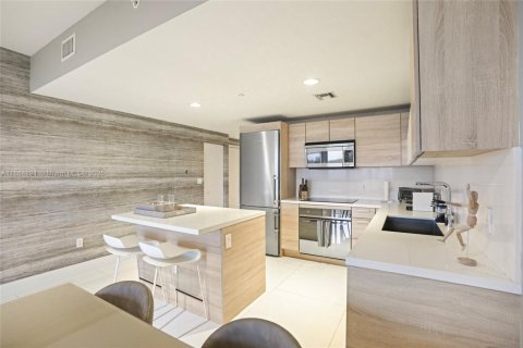 Condo in North Miami Beach, Florida, 2 bedrooms  № 1893206 - photo 7