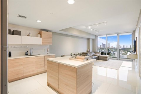 Condo in North Miami Beach, Florida, 2 bedrooms  № 1893206 - photo 5
