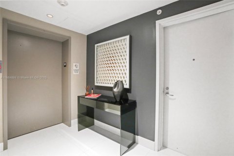 Condo in North Miami Beach, Florida, 2 bedrooms  № 1893206 - photo 4