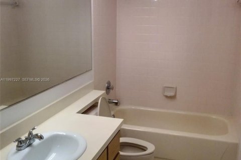 Townhouse in West Palm Beach, Florida 2 bedrooms, 119.66 sq.m. № 2059252 - photo 8