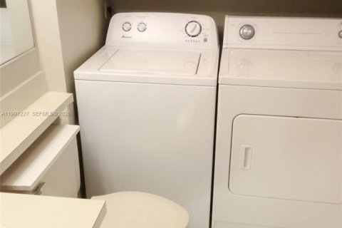 Townhouse in West Palm Beach, Florida 2 bedrooms, 119.66 sq.m. № 2059252 - photo 6