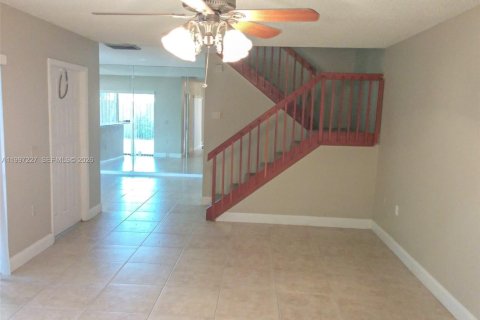 Townhouse in West Palm Beach, Florida 2 bedrooms, 119.66 sq.m. № 2059252 - photo 1