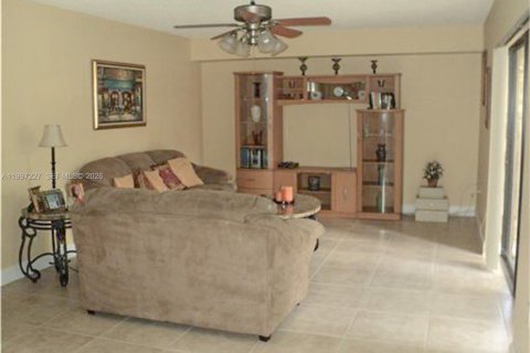 Townhouse in West Palm Beach, Florida 2 bedrooms, 119.66 sq.m. № 2059252 - photo 3